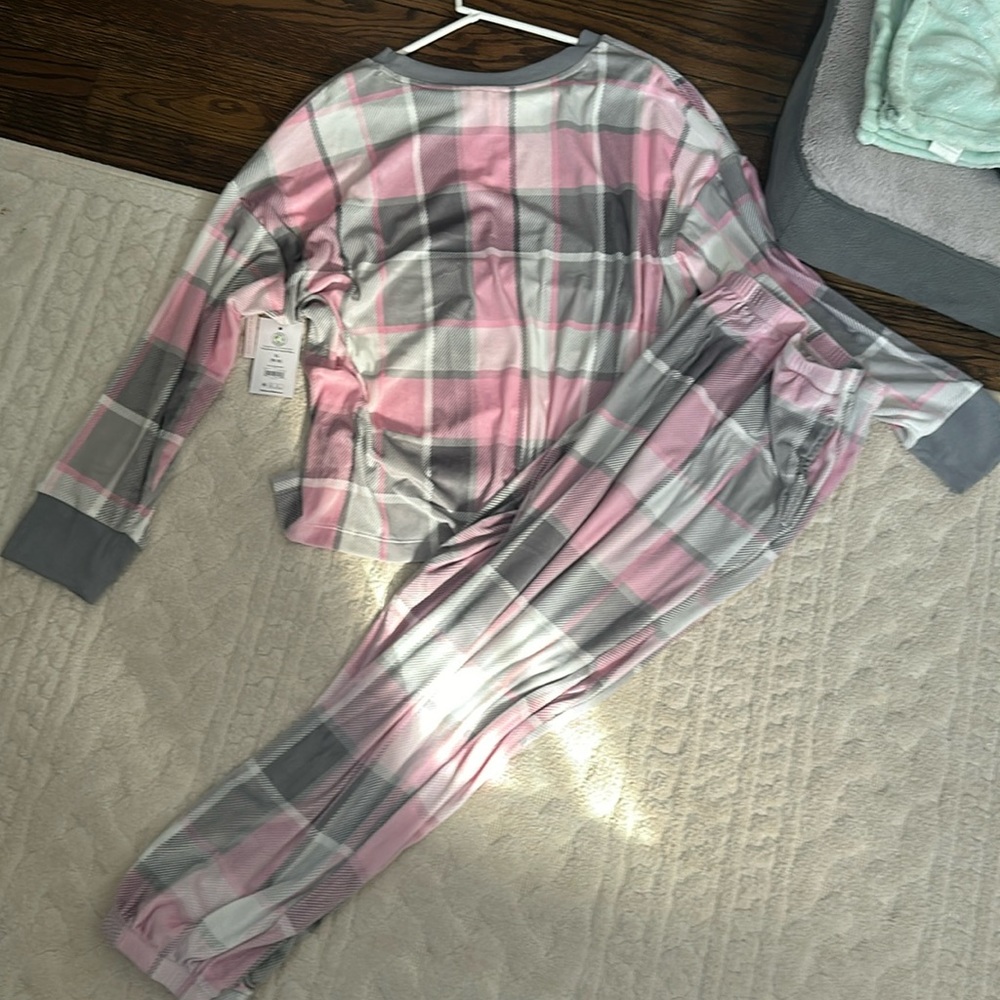 very soft pj set. tags still on. XL, good condition (never wore) with socks